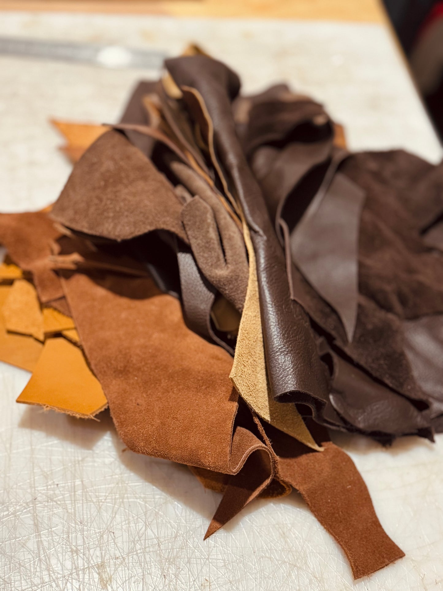 Mixed Leather Offcuts 1.5kg Chrome Tan/Oil Tan