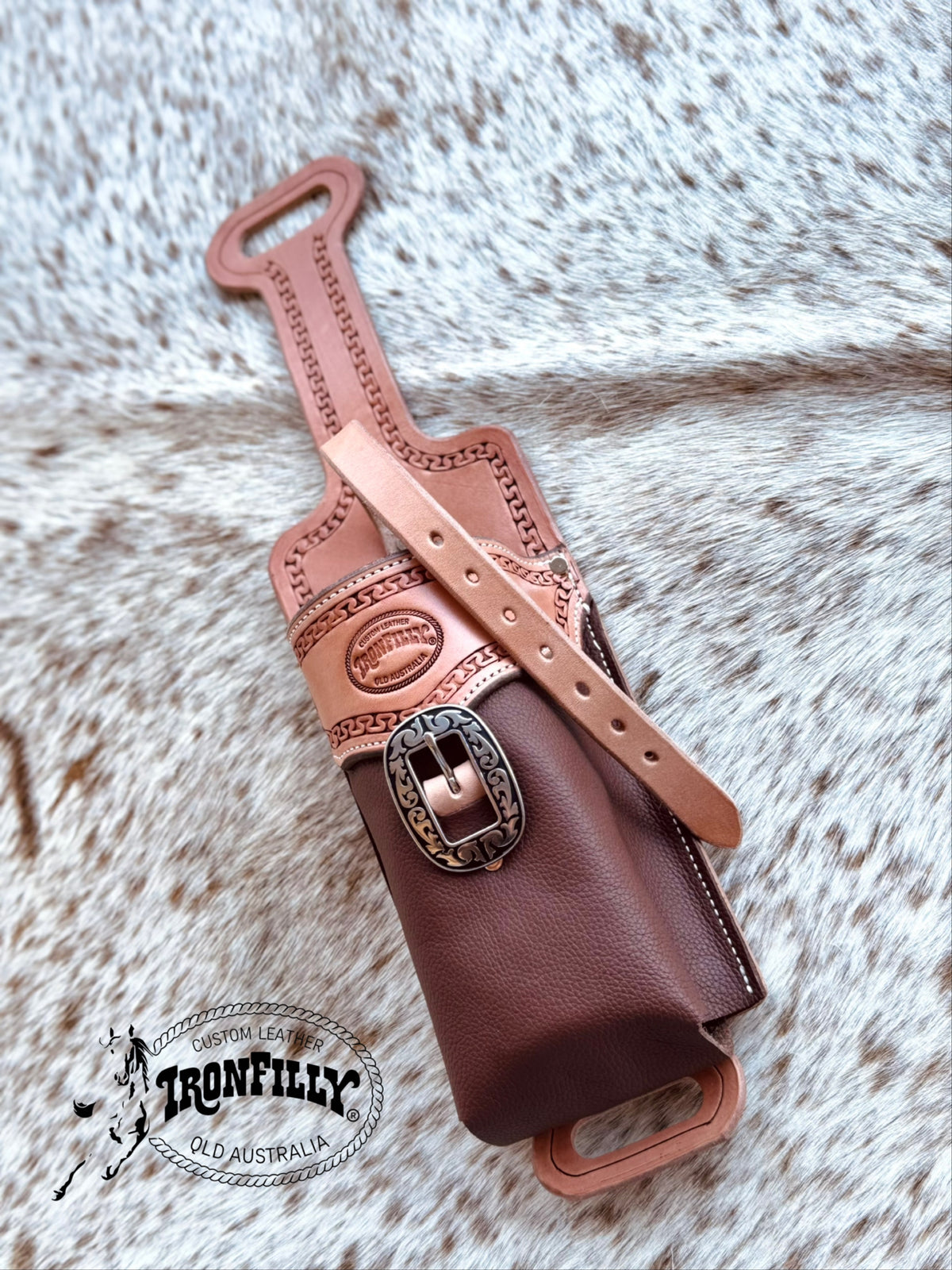 The Offsider- Rear Cinch Bottle Pouch- Carlos