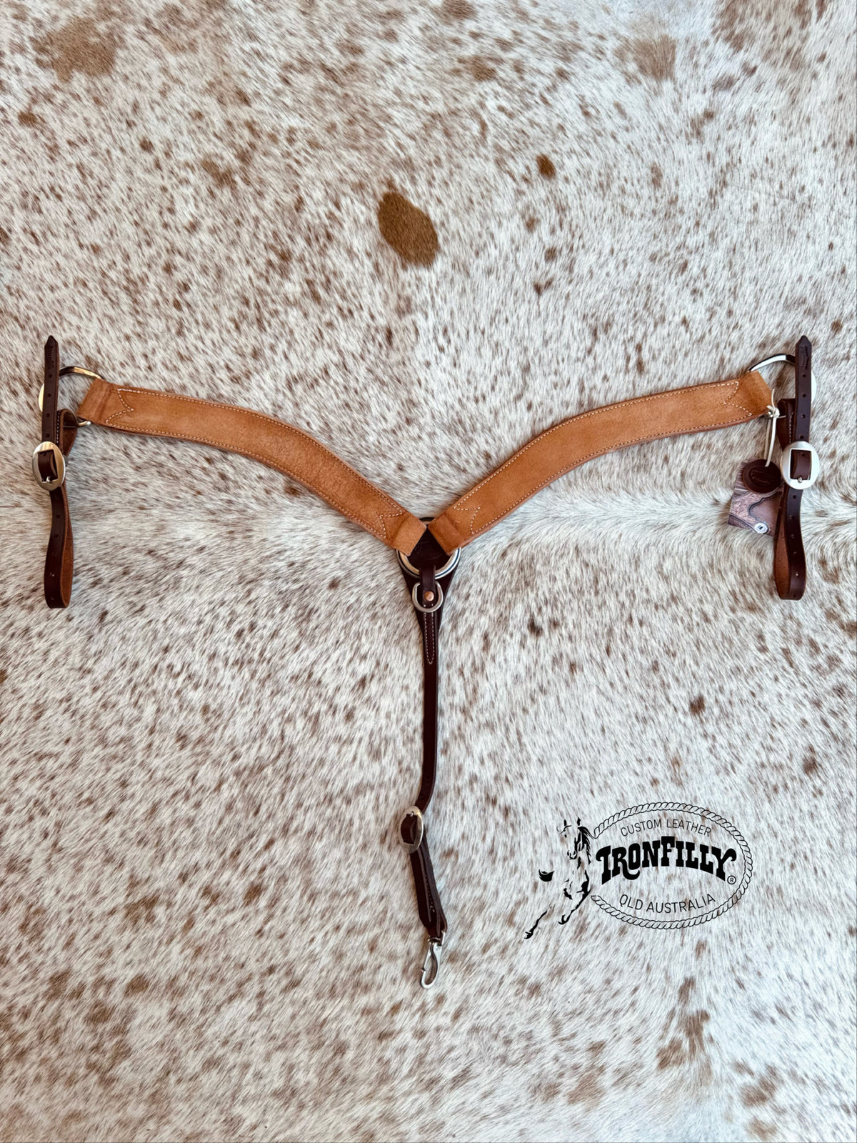 Two-tone roughout roper breastplate