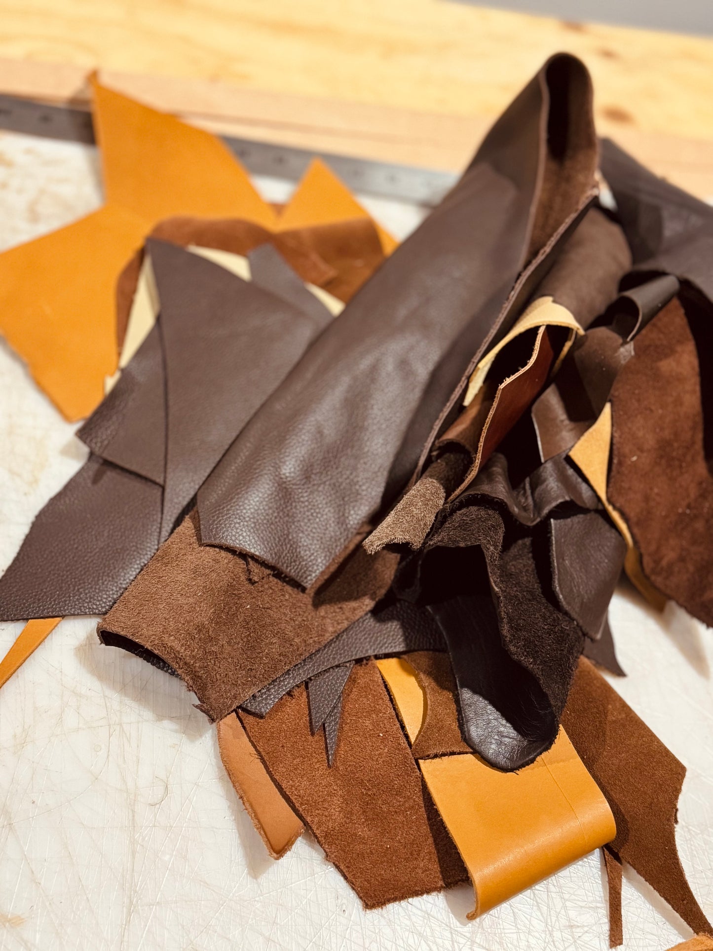 Mixed Leather Offcuts 1.5kg Chrome Tan/Oil Tan