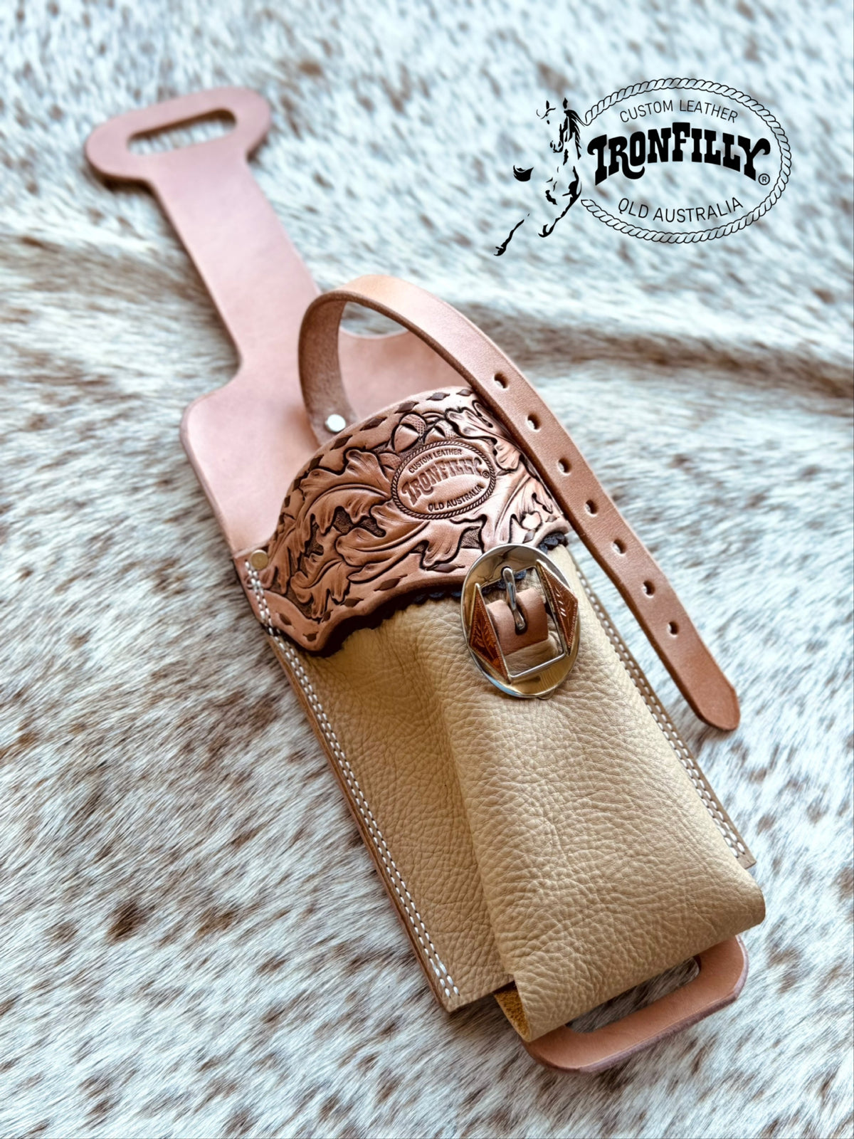 The Offsider- Rear Cinch Bottle Pouch (Oak leaf/Buck stitch)