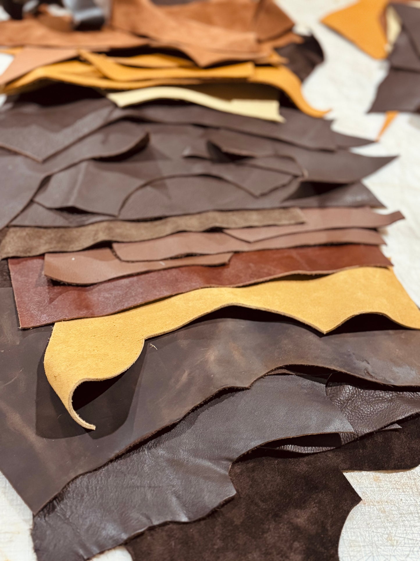 Mixed Leather Offcuts 1.5kg Chrome Tan/Oil Tan