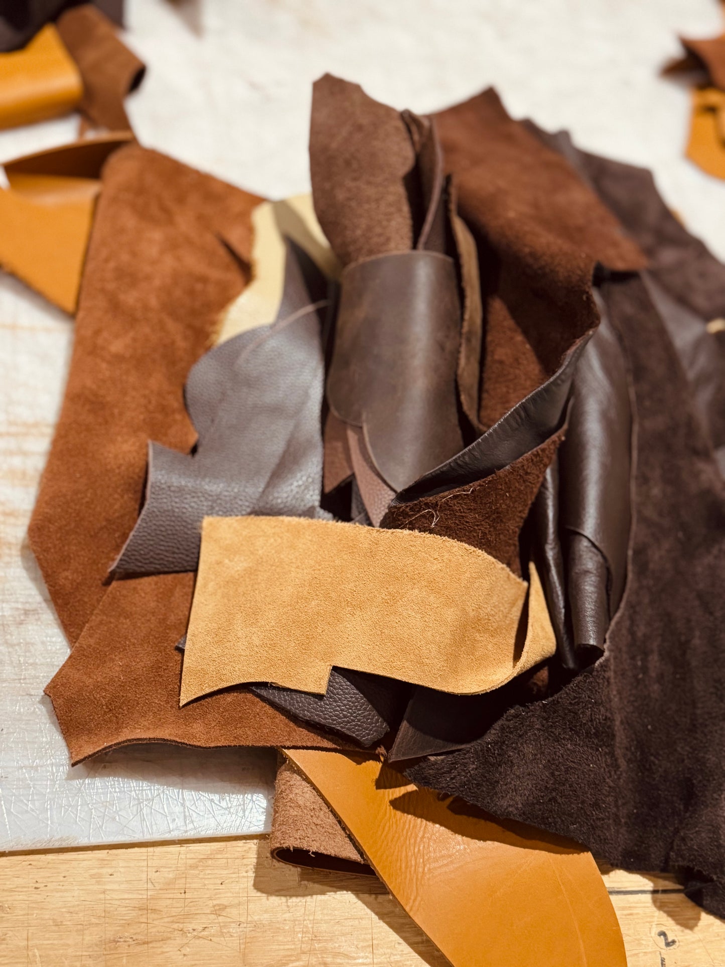 Mixed Leather Offcuts 1.5kg Chrome Tan/Oil Tan